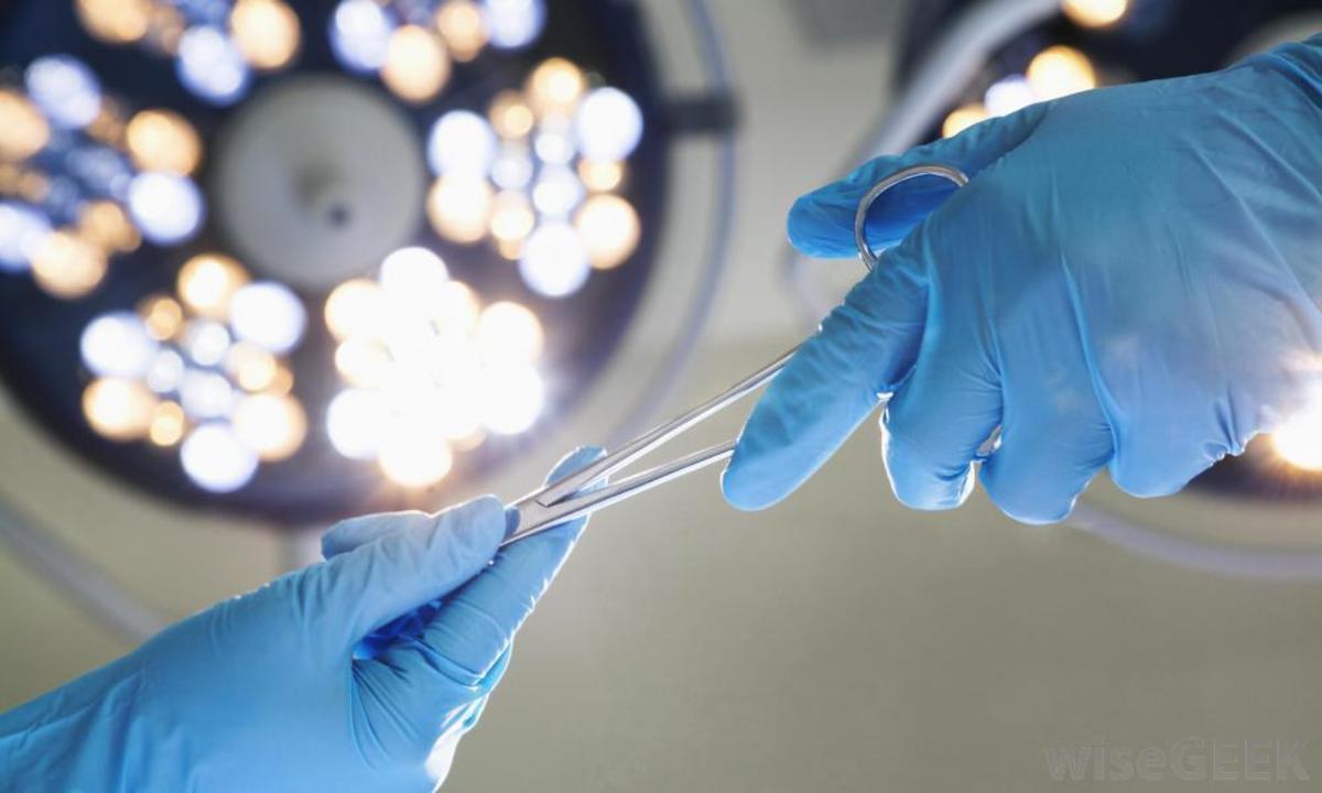 «Ο άντρας μου έμεινε νεκρός στο χειρουργικό τραπέζι για μια ώρα»