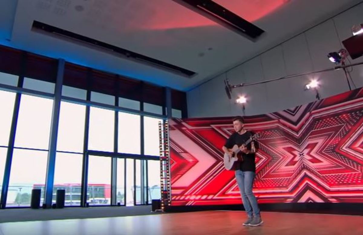 X Factor: Αφιέρωσε το τραγούδι στον αδερφό του που έχασε… Οι κριτές “λύγισαν” [vid]