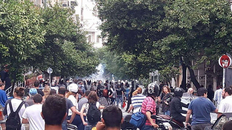 Άγρια επεισόδια με ξύλο στην Αθήνα! – Ροπαλοφόροι έδειραν φοιτητές και στην Θεσσαλονίκη!
