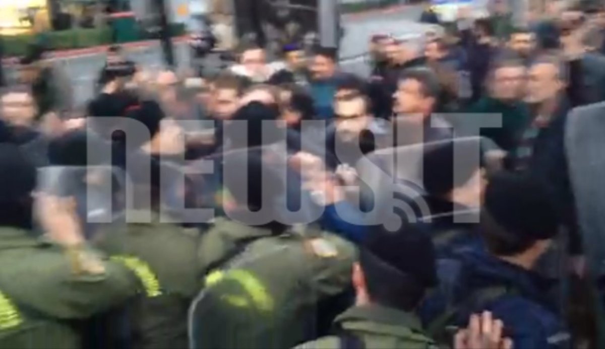 Ένταση στα Προπύλαια