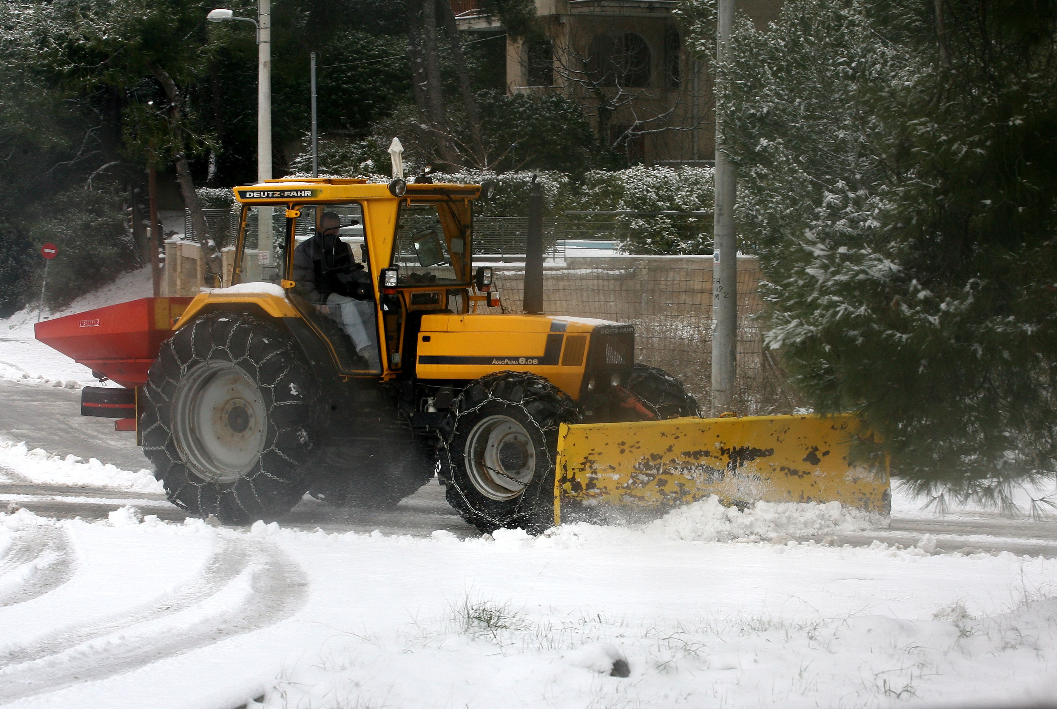 Χαμηλές θερμοκρασίες, βροχές και χιόνια – Ποια σχολεία θα μείνουν κλειστά και ποια θα λειτουργήσουν μετά τις 10:00