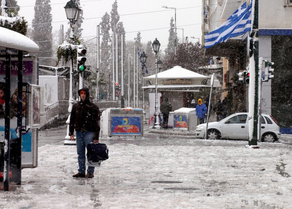 O καιρός της Πρωτοχρονιάς: Χιόνια ακόμα και στο κέντρο της Αθήνας
