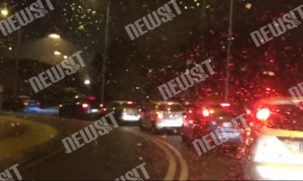 Χιονίζει στο Μαρούσι