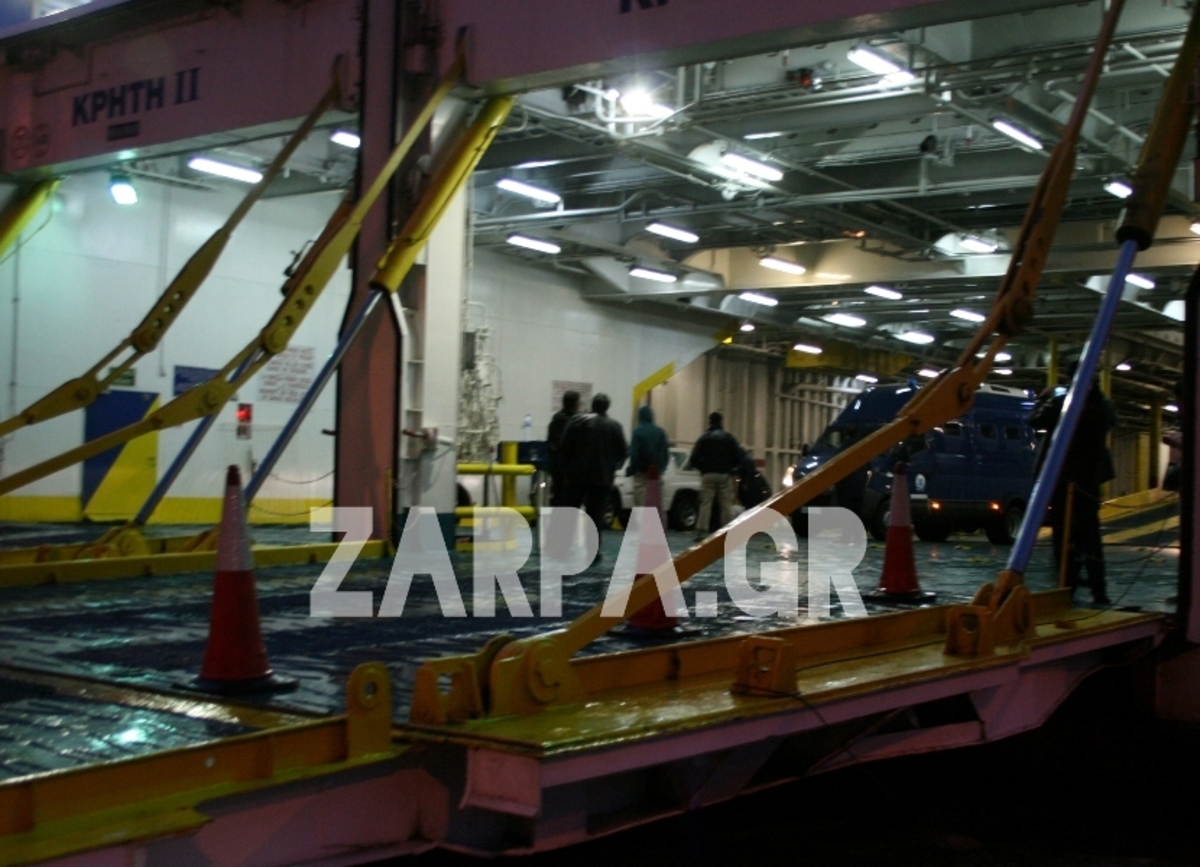 ΦΩΤΟ: Δρακόντεια μέτρα ασφαλείας για τη μεταγωγή Ξηρού στα Χανιά