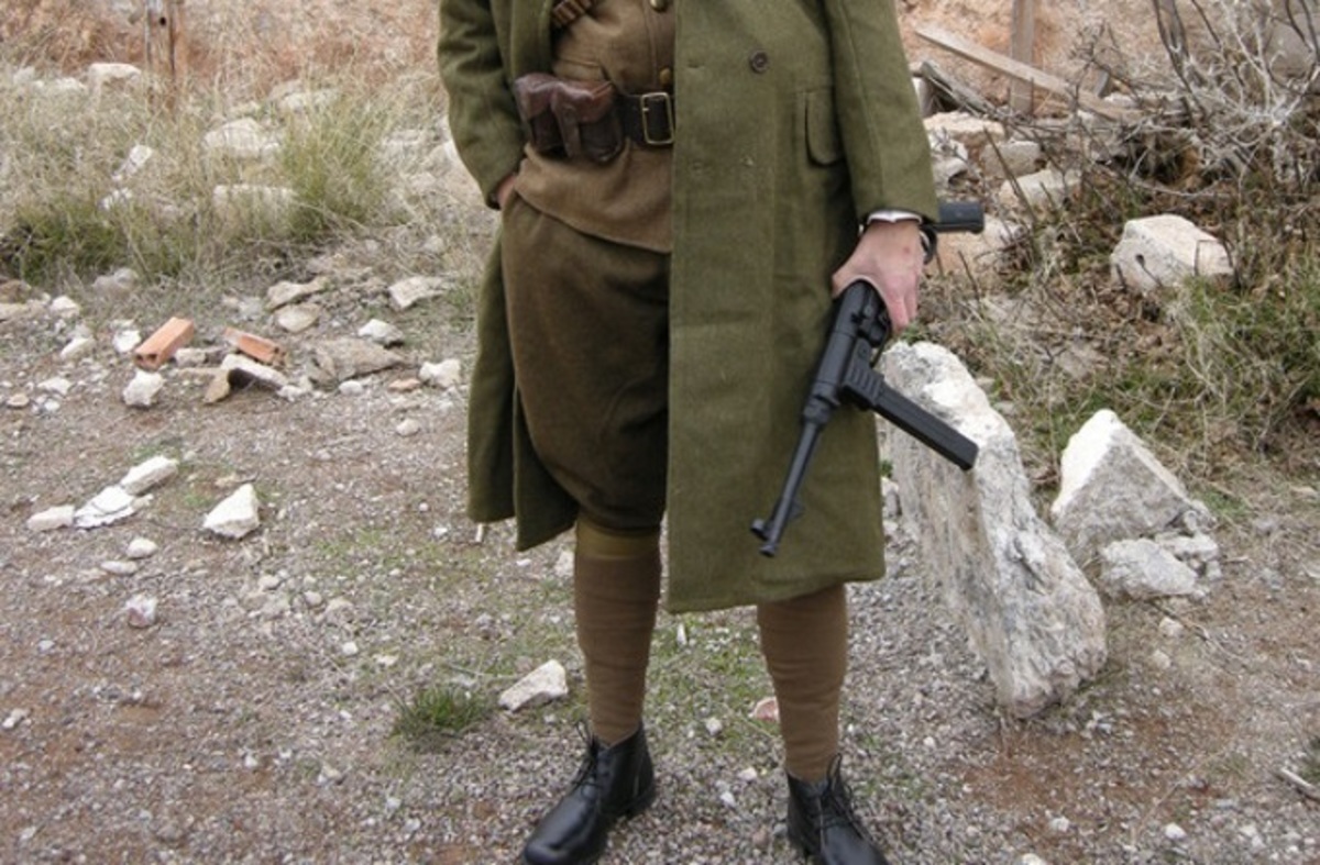 «Είχα κρατήσει τη χλαίνη μετά το στρατό γιατί μου άρεσε να τη φοράω με ψηλές μπότες»!