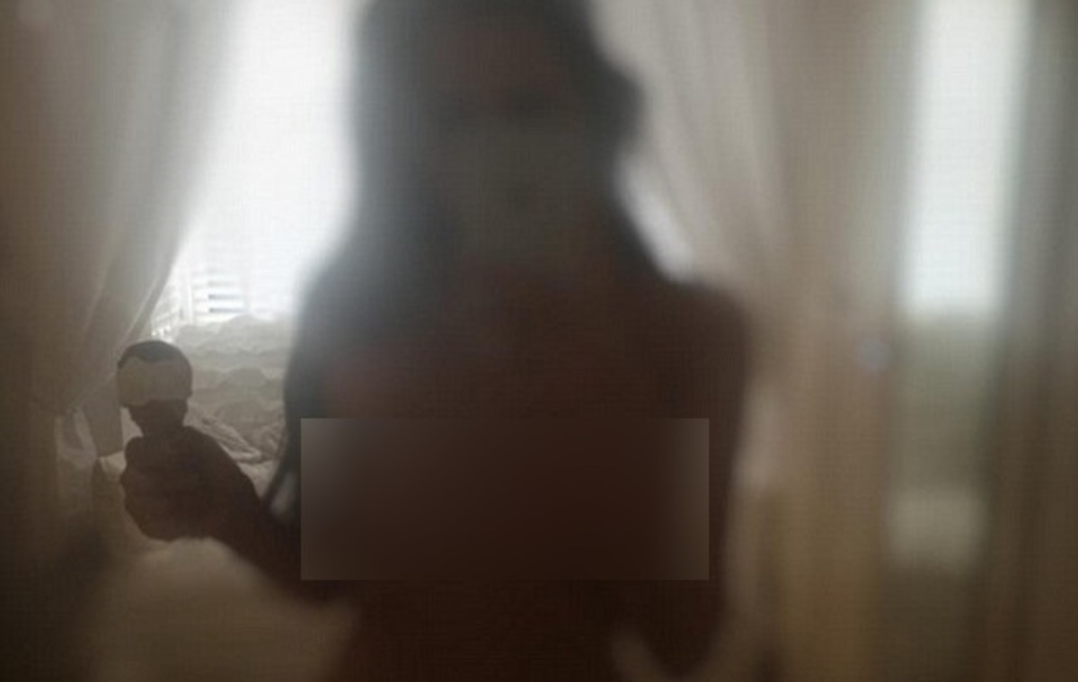 Πόζαρε στο Instagram ολόγυμνη με παγωτό χωνάκι!