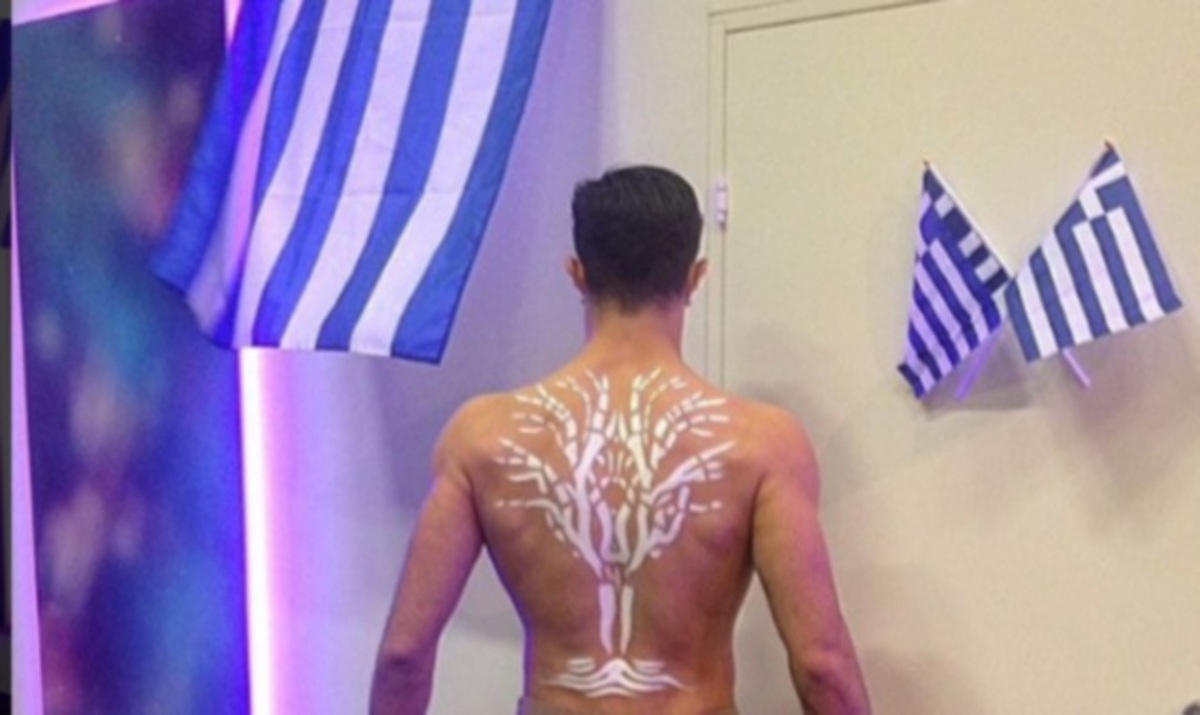 Ολόγυμνος ο γοητευτικός χορευτής των Argo!