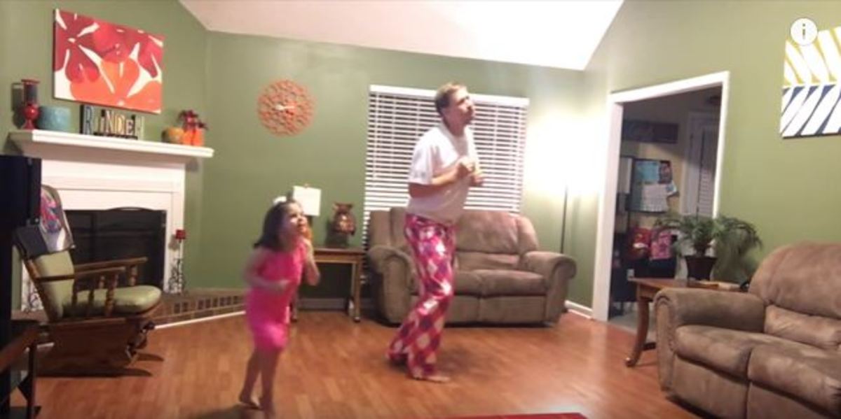 Μπαμπάς και κόρη χορεύουν μαζί και το βίντεο τους “ρίχνει” το διαδίκτυο!