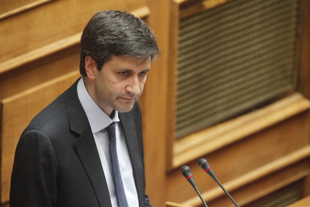 Ασφαλιστικό – Χουλιαράκης: Προτεραιότητα της κυβέρνησης η αποκατάσταση της σταθερότητας με κοινωνική δικαιοσύνη