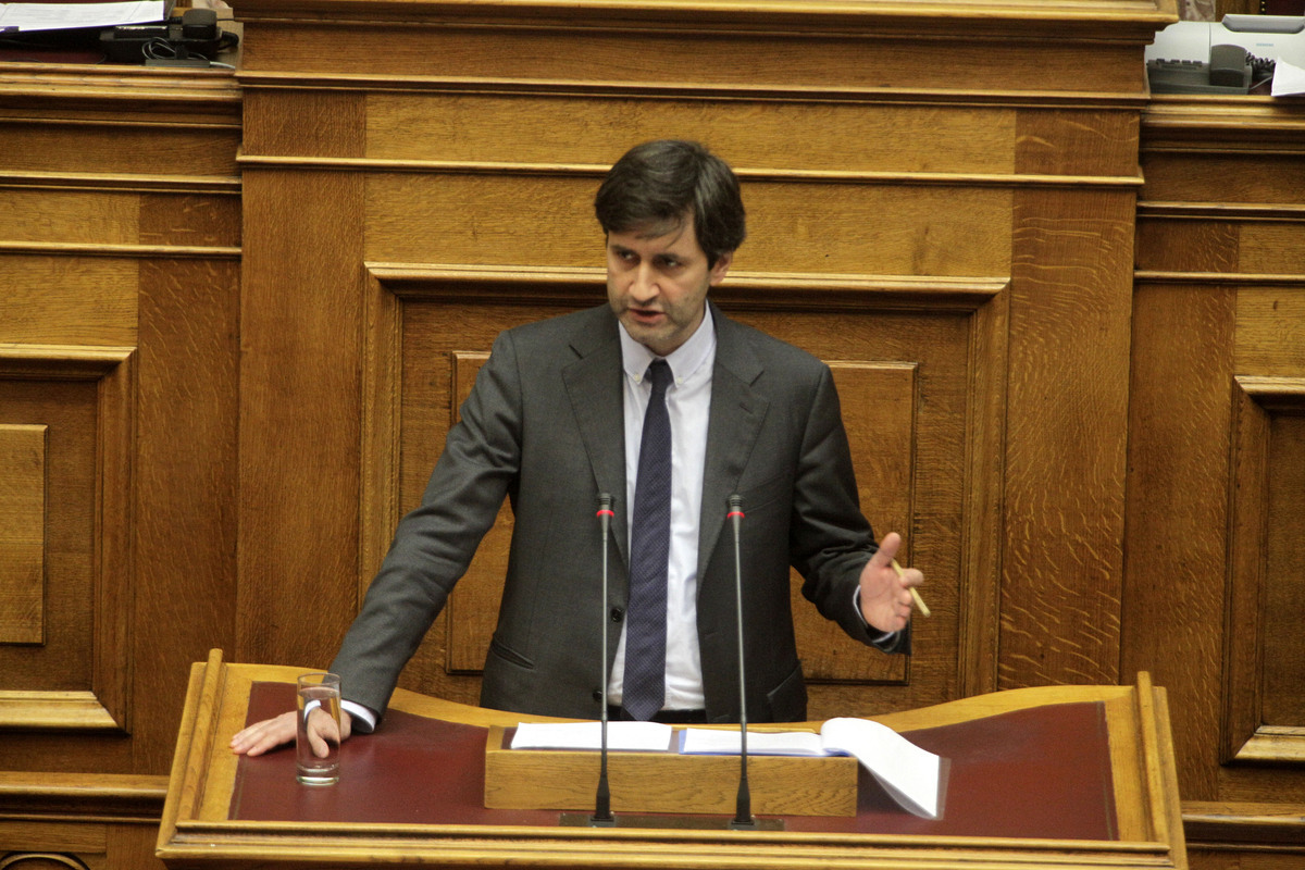 O Χουλιαράκης βλέπει μεγάλη επιτυχία της κυβέρνησης αλλά όχι success story