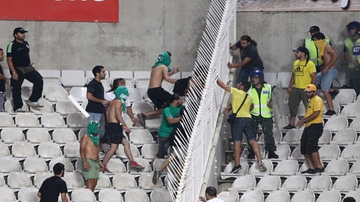 Στο εξής οι χούλιγκανς θα παρακολουθούν τους αγώνες των κυπριακών ομάδων από… τα αστυνομικά τμήματα
