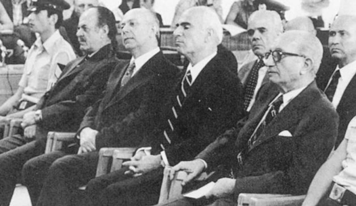 “Προδότες ή ηλίθιοι”; Οι “χουνταίοι”, οι νοσταλγοί τους και η Κύπρος που “ξεχάστηκε”