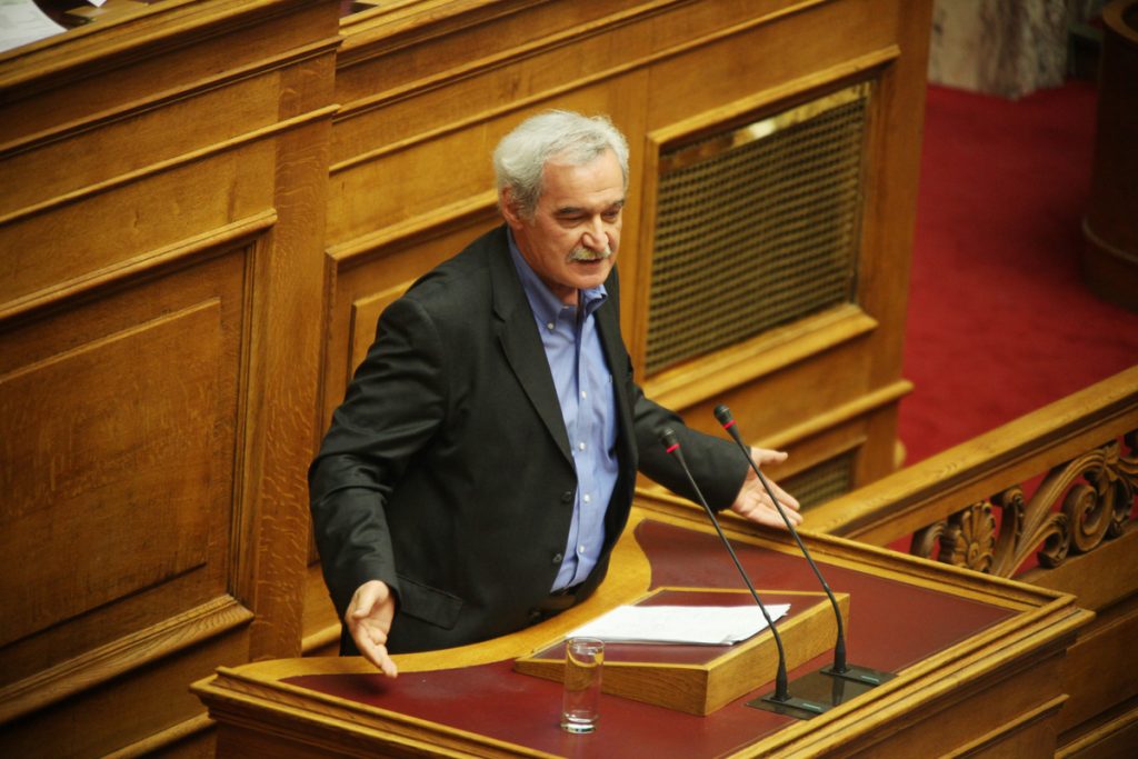 Χουντής: Τουριστικά φιλέλληνας ο Γιούνκερ