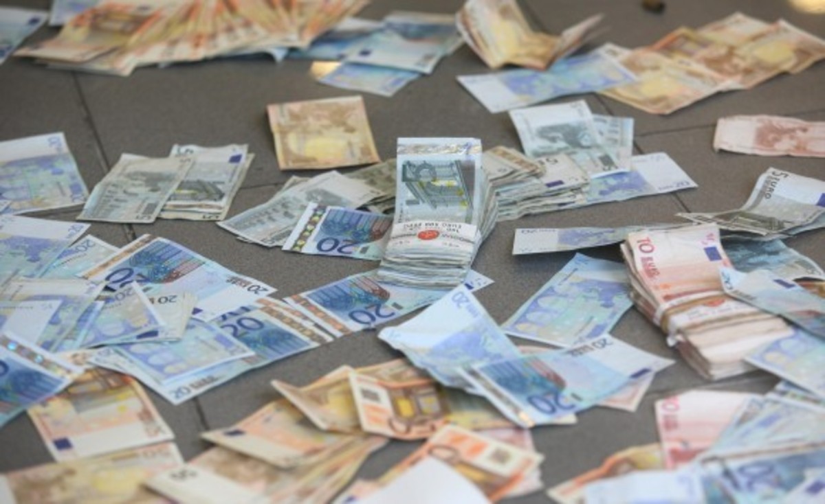 Εφοριακός στη ΔΟΥ Χολαργού υπεξαίρεσε 340.000 ευρώ γιατί είχε…. οικονομικά προβλήματα!