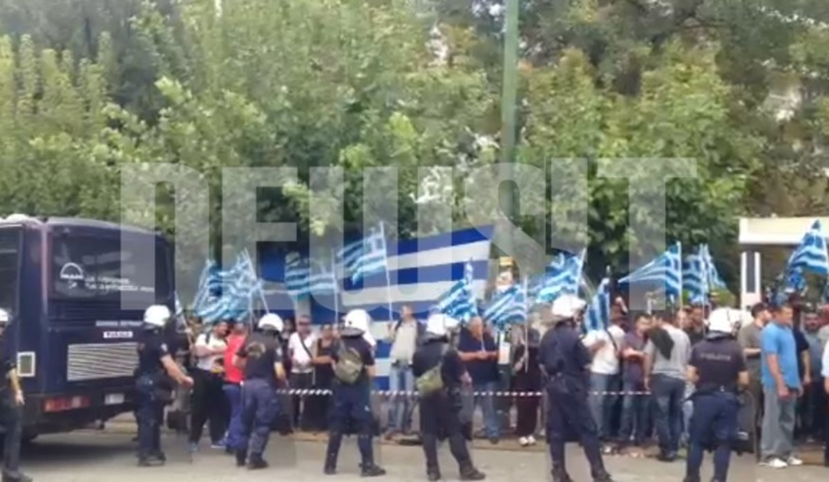 Συγκέντρωση Χρυσαυγιτών στη ΓΑΔΑ