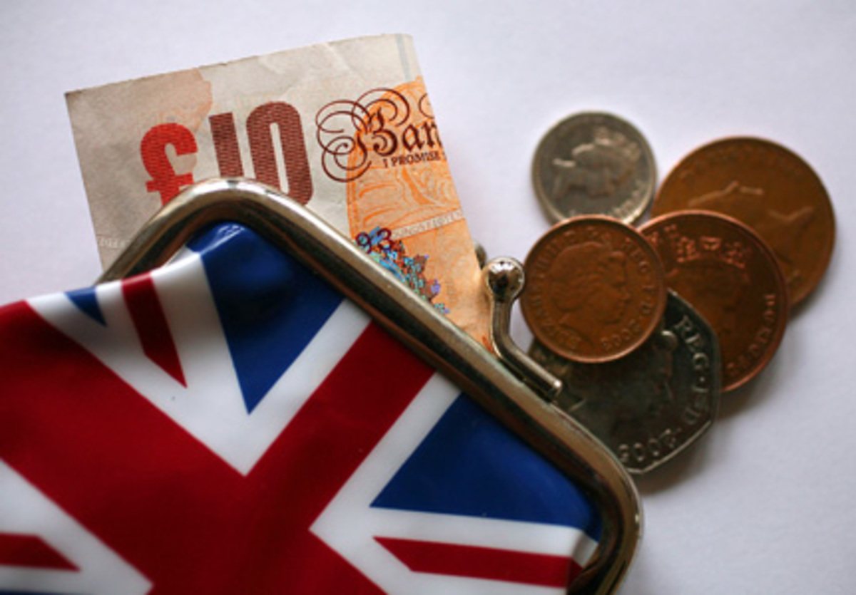 Οι μισοί Βρετανοί δυσκολεύονται να πληρώσουν τους λογαριασμούς τους