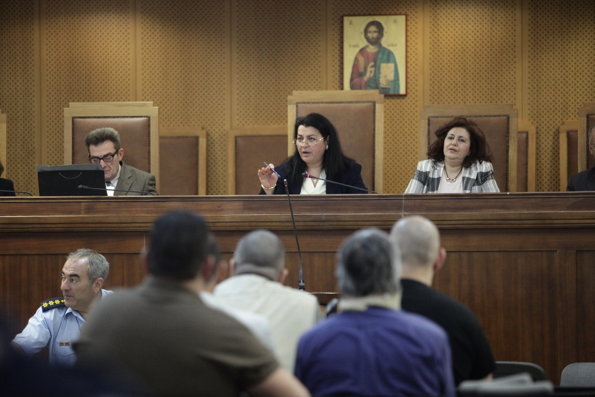 O υπουργός πετάει το μπαλάκι στους δικαστές για τη δίκη της Χρυσής Αυγής