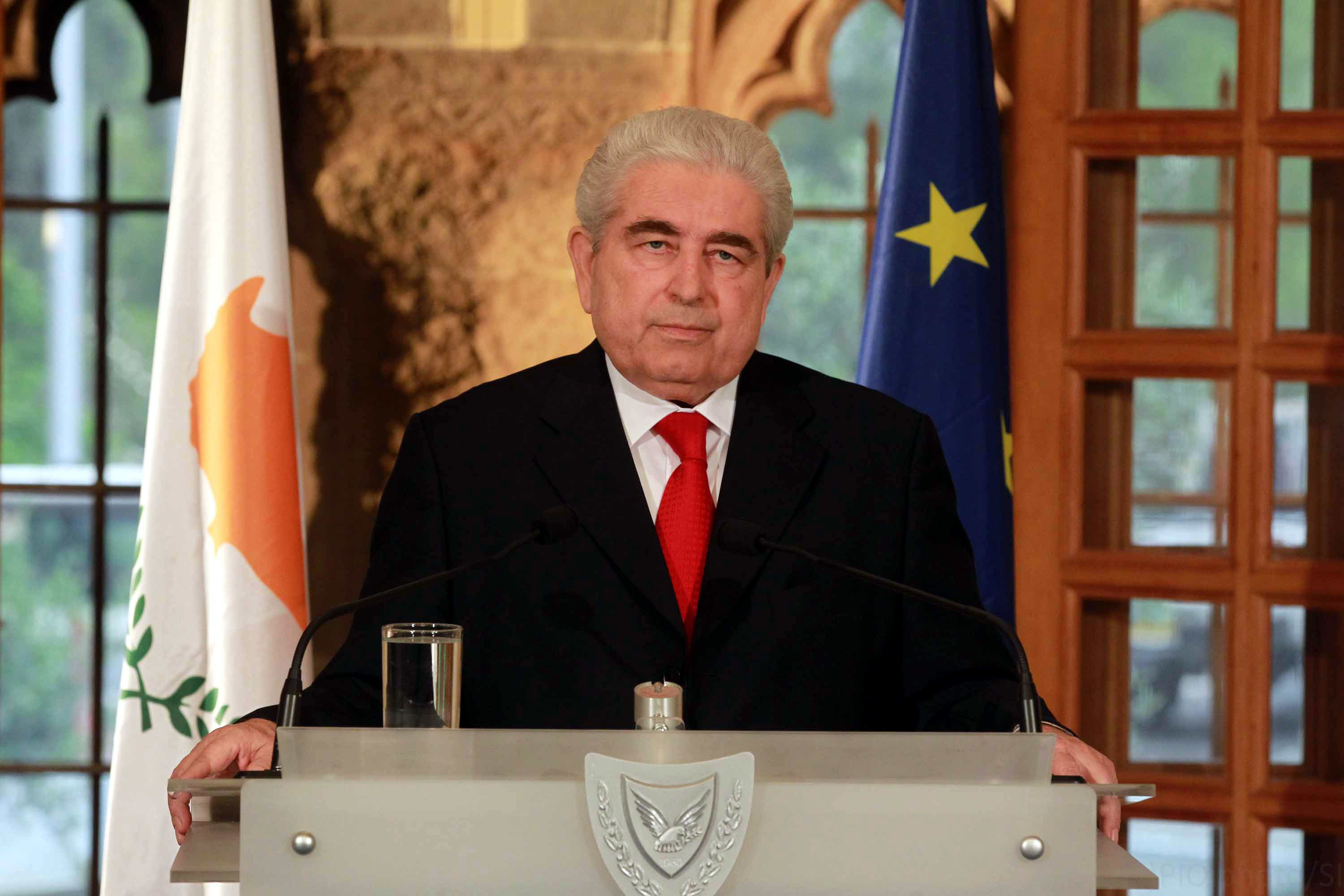 Χριστόφιας: Ο κυπριακός λαός θα καταφέρει και πάλι να σταθεί όρθιος