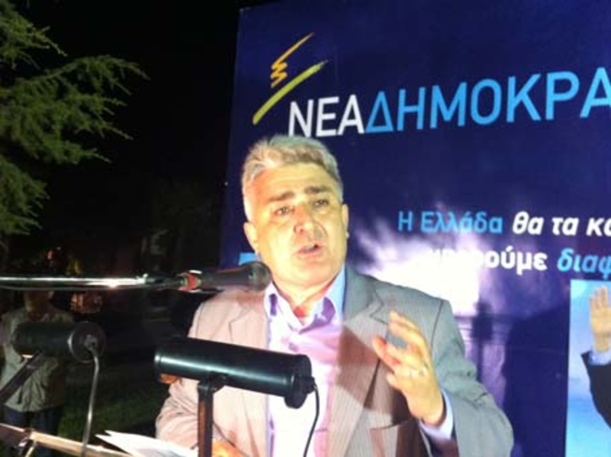 “Κλέφτες, προδότες, πολιτικοί” – Πολύτεκνοι αποδοκίμασαν βουλευτή – Video