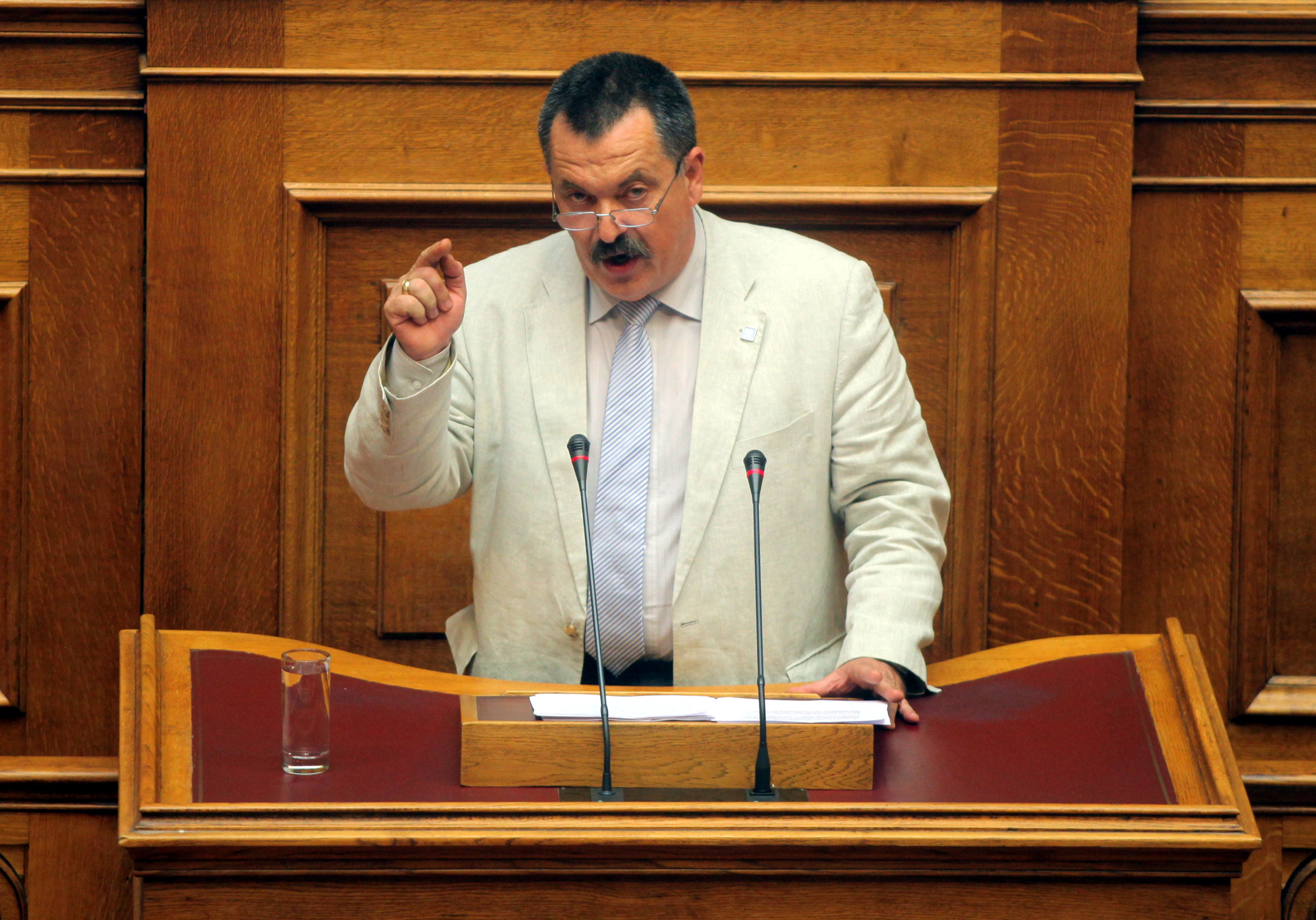 Νέα πρόκληση Χρυσής Αυγής: Αποκαλεί πραξικόπημα την αποκατάσταση της δημοκρατίας το ’74