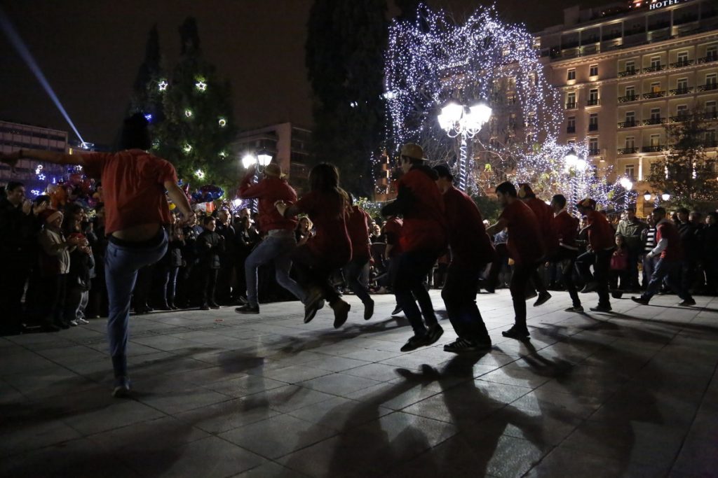 Πόσα θα ξοδέψουν οι Έλληνες αυτά τα Χριστούγεννα