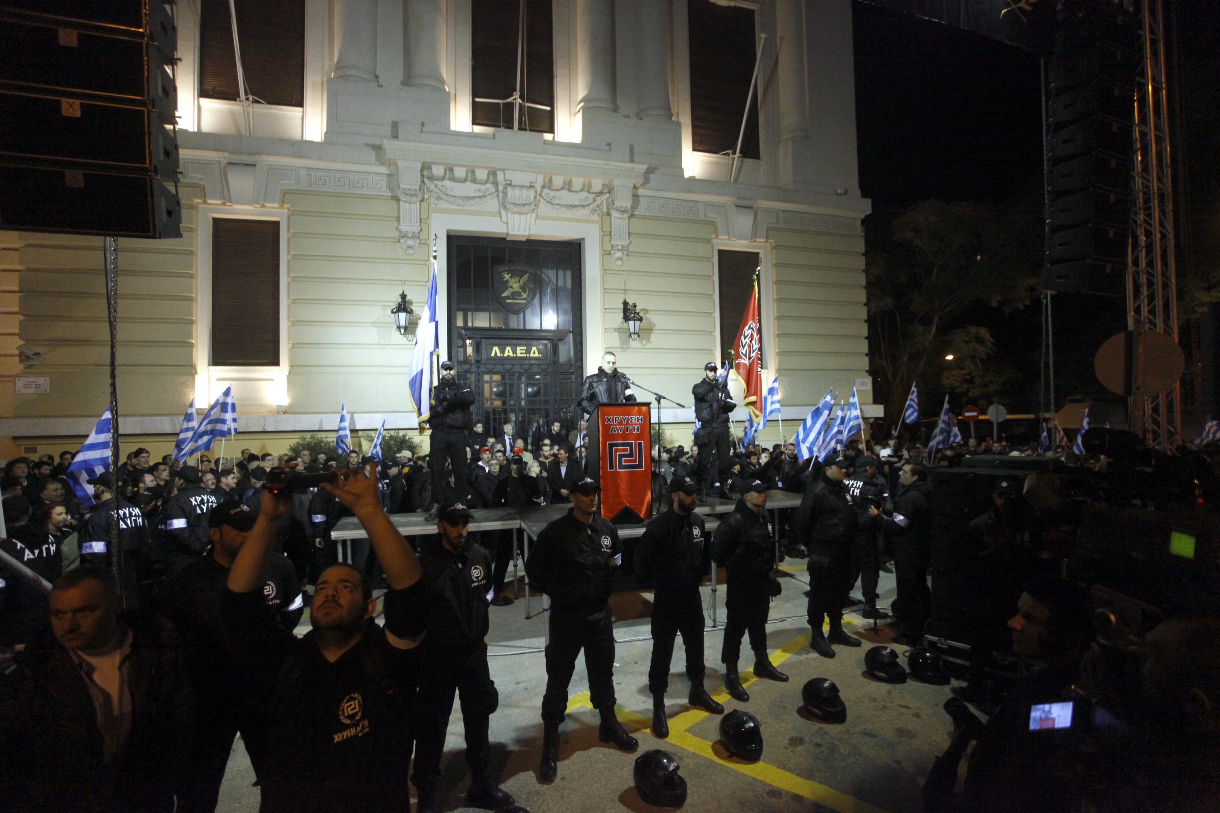 8 τόνους τρόφιμα μόνο για Έλληνες μοιράζει η Χρυσή Αυγή στον Άγιο Παντελεήμονα