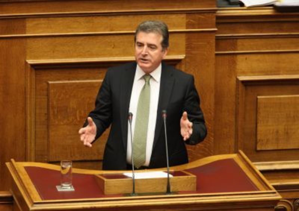 Επίθεση κατά του Μ. Χρυσοχοϊδη στον Κορυδαλλό – Τα ΜΑΤ απώθησαν τους πολίτες