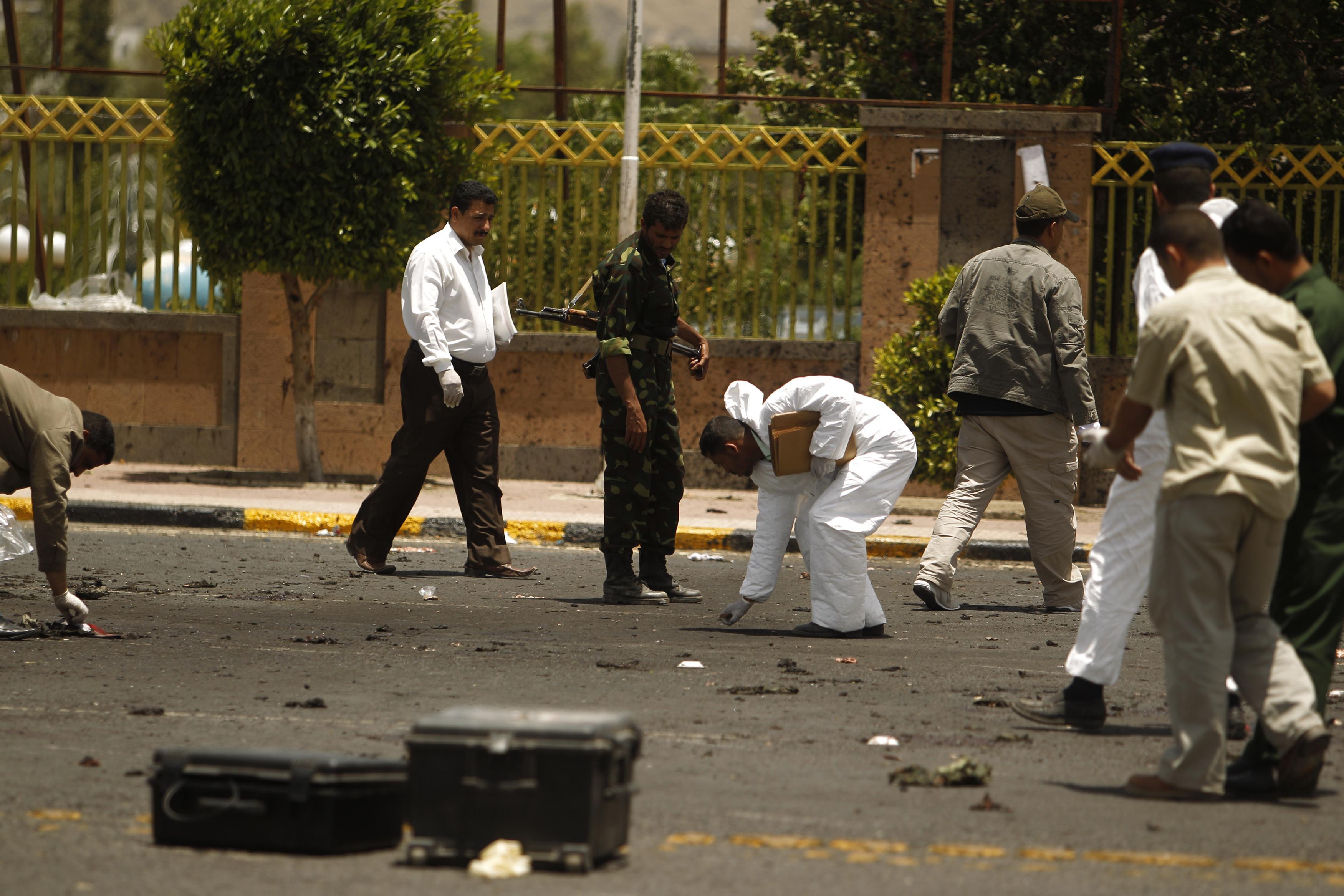 Καμικάζι με στολή αστυνομικού σκοτώνει 96 ανθρώπους την Υεμένη