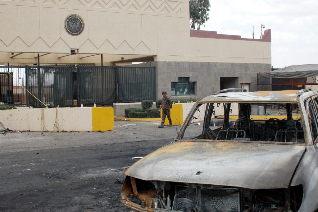 Οι ΗΠΑ έκλεισαν την πρεσβεία τους στη Σαναά για λόγους ασφαλείας. Στις 18 Σεπτεμβρίου 2008 είχε δεχθεί βομβιστική επίθεση. ΦΩΤΟ REUTERS