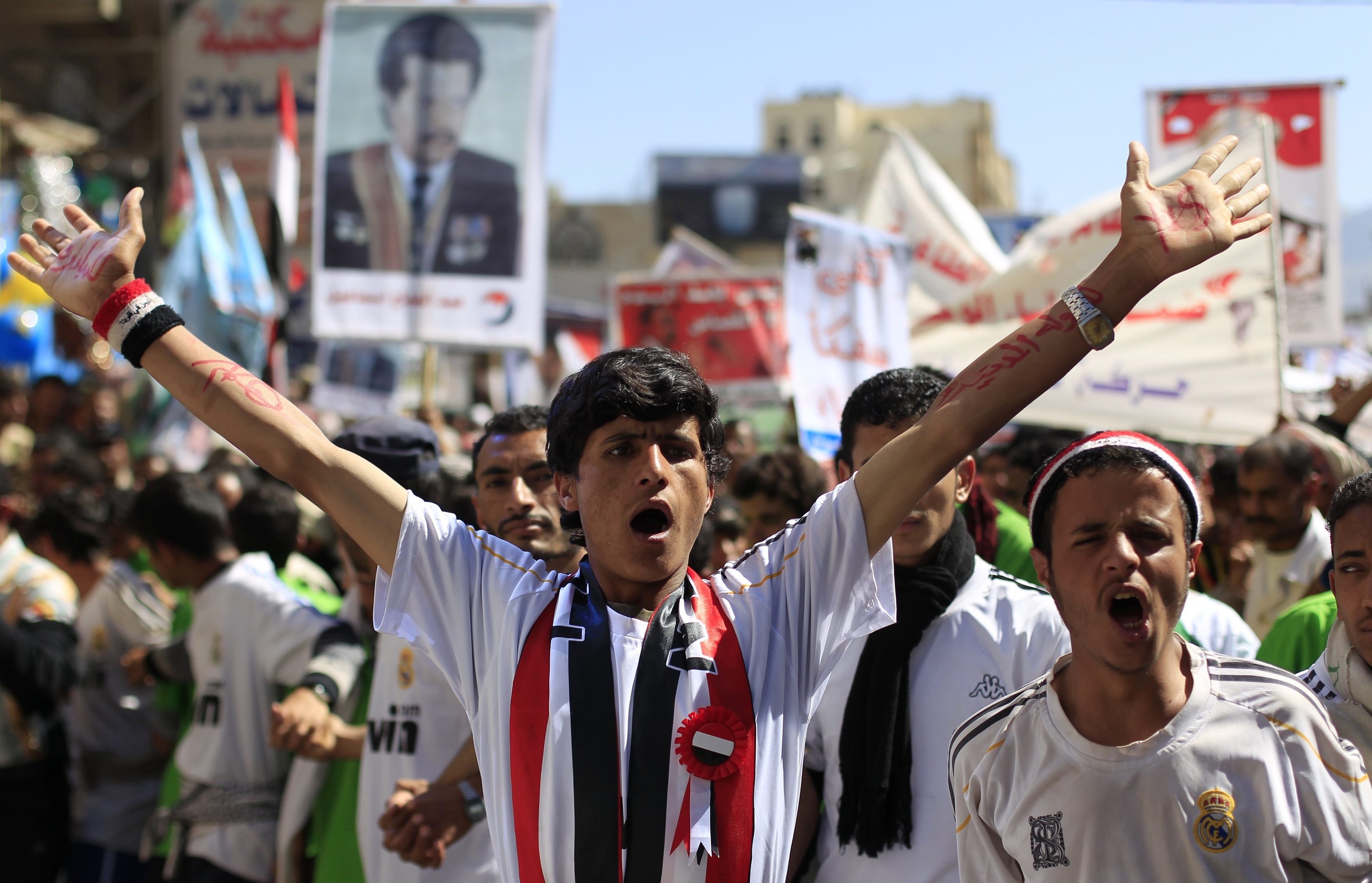 Συμφωνία για μεταβατική κυβέρνηση – 13 νεκροί σε επεισόδια στην πόλη Ταιζ