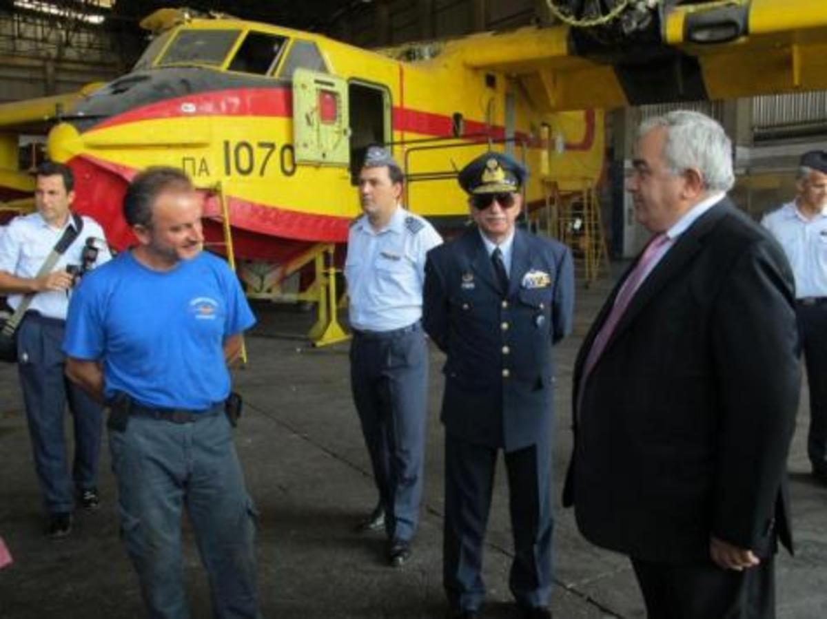Τι είπε ο υφυπουργός Άμυνας Δ.Ελευσινιώτης για τα οικονομικά στη βάση των πυροσβεστικών
