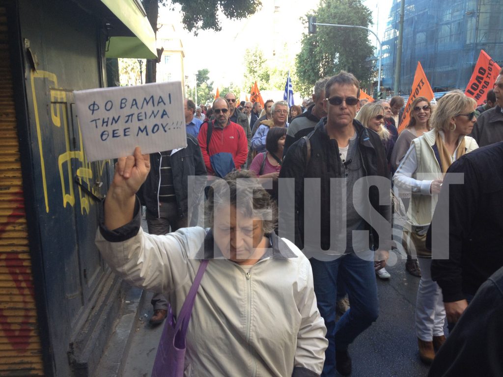 Η εικόνα της γυναίκας που δήλωσε αδύναμη στην πείνα σημάδεψε το σημερινό συλλαλητήριο