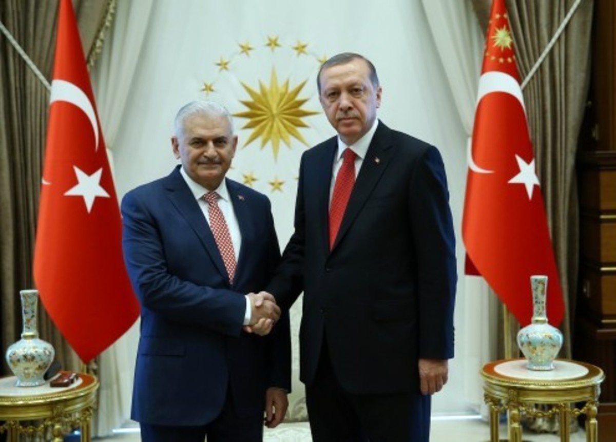 Τουρκία – Αναθεώρηση Συντάγματος: Ο πιστός υπηρέτης “θυσιάζεται” για τον Μεγάλο Βεζίρη