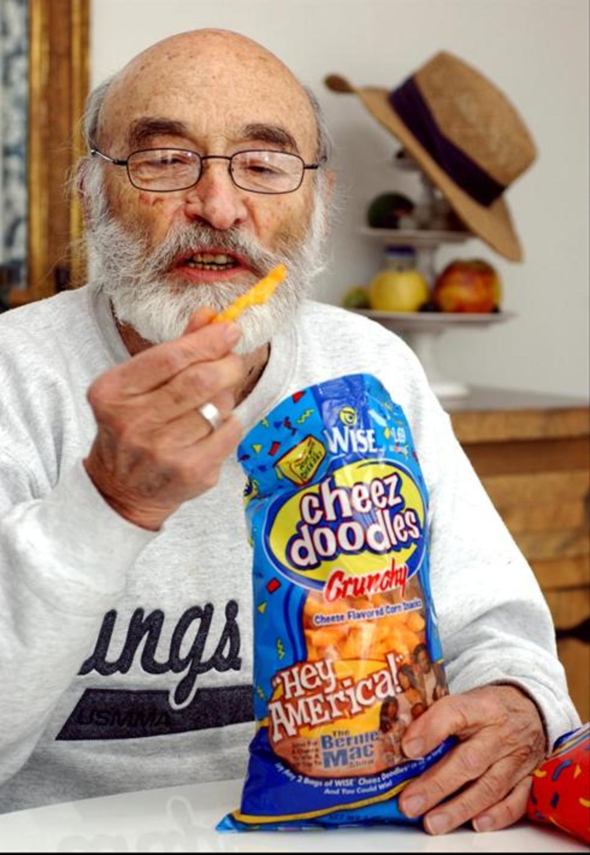 Πέθανε ο άνθρωπος που εφηύρε τα γαριδάκια