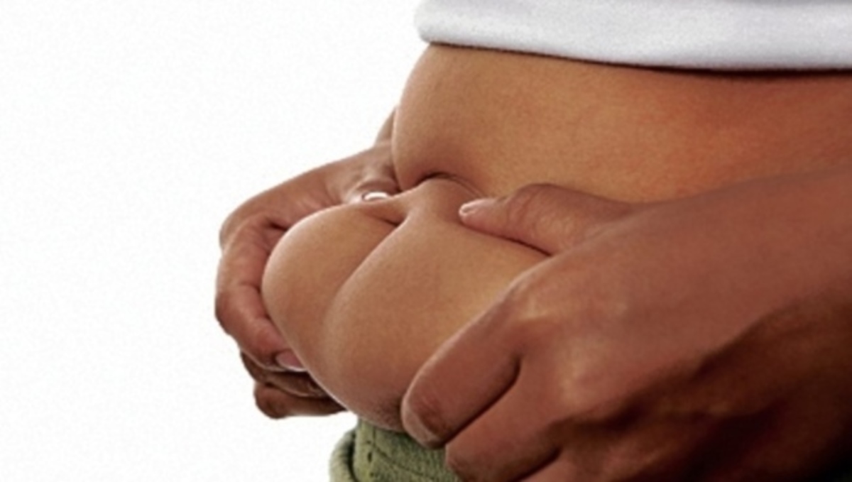 Πιείτε αυτό πριν πέσετε για ύπνο για να κάψετε το λίπος στην κοιλιά