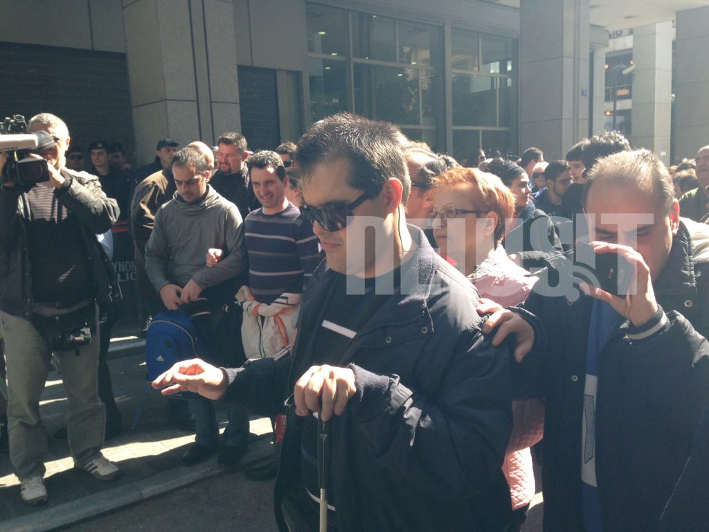 Κλειστή η Νίκης, συγκέντρωση τυφλών στο υπ. Οικονομικών