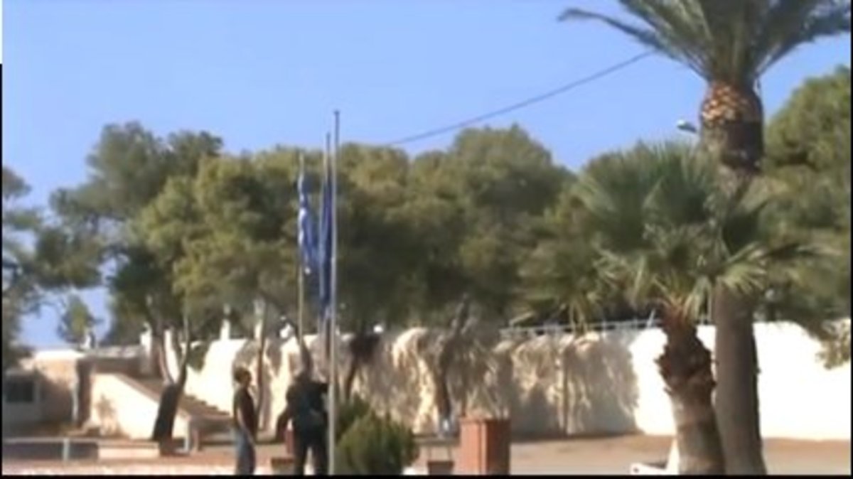 Υπέστειλαν τη σημαία της ΕΕ σε Σύρο και Ηράκλειο! Video