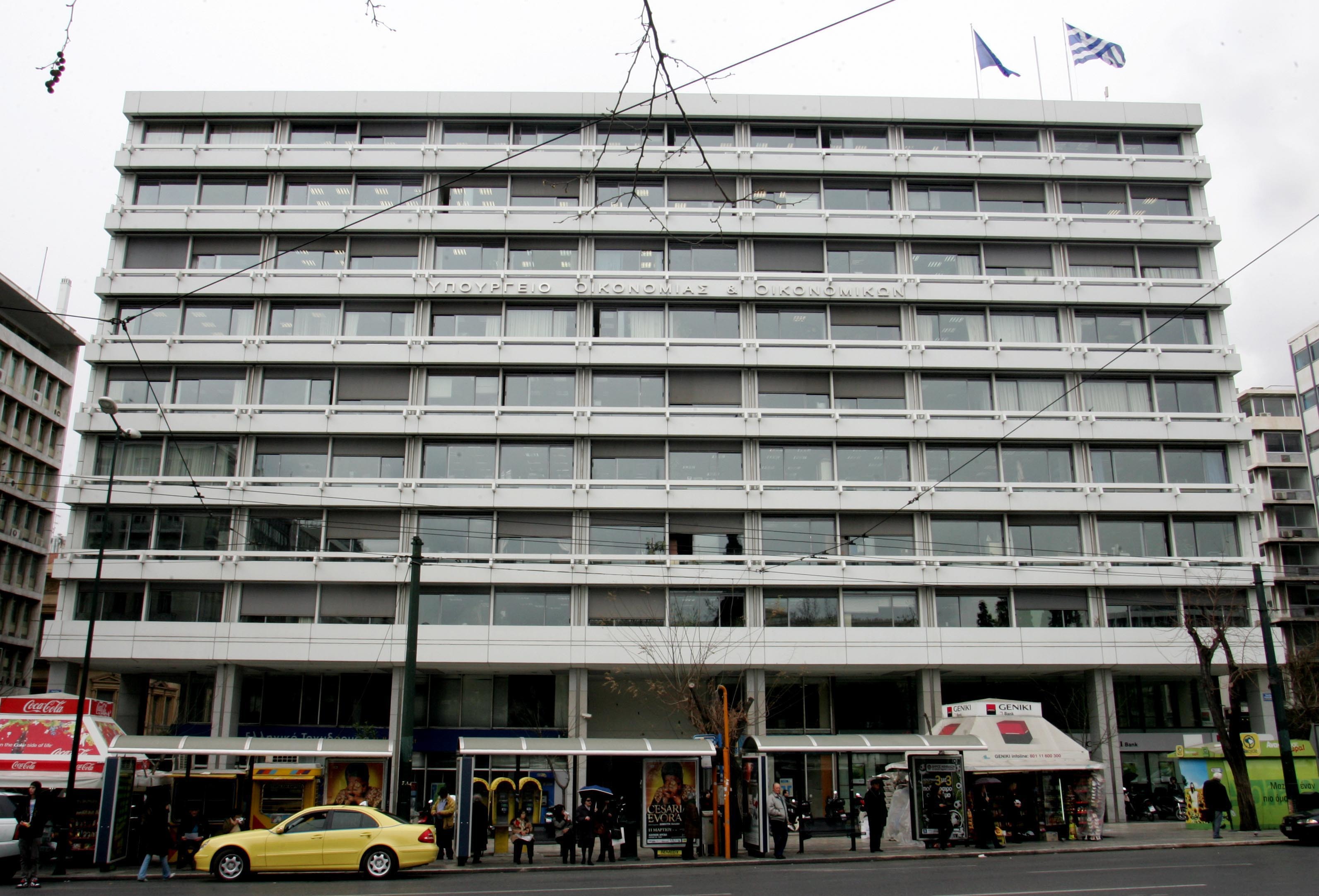 Πόσοι υπάλληλοι υπηρετούν στα υπουργεία Παιδείας, Οικονομικών, Δημόσιας Τάξης, Άμυνας και τη ΓΓΑ