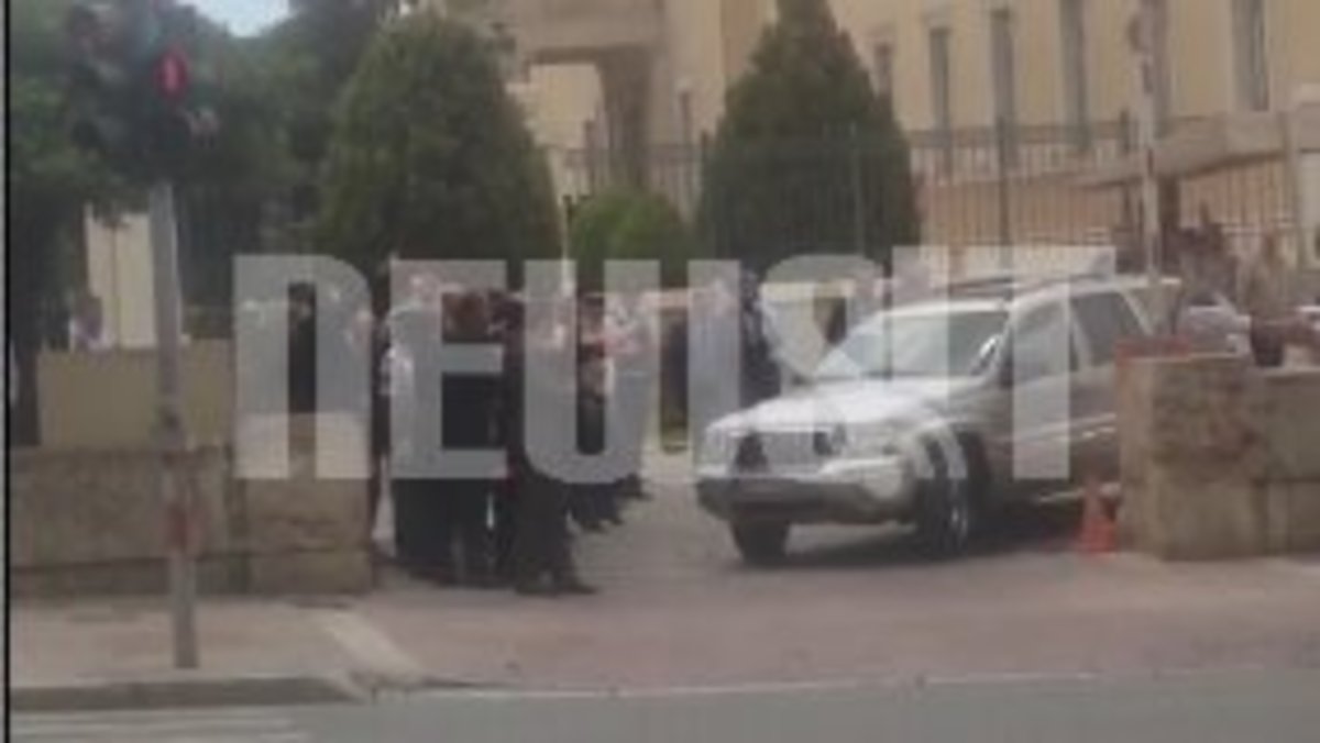 Ζαρούλια στην έξοδο Μιχαλολιάκου