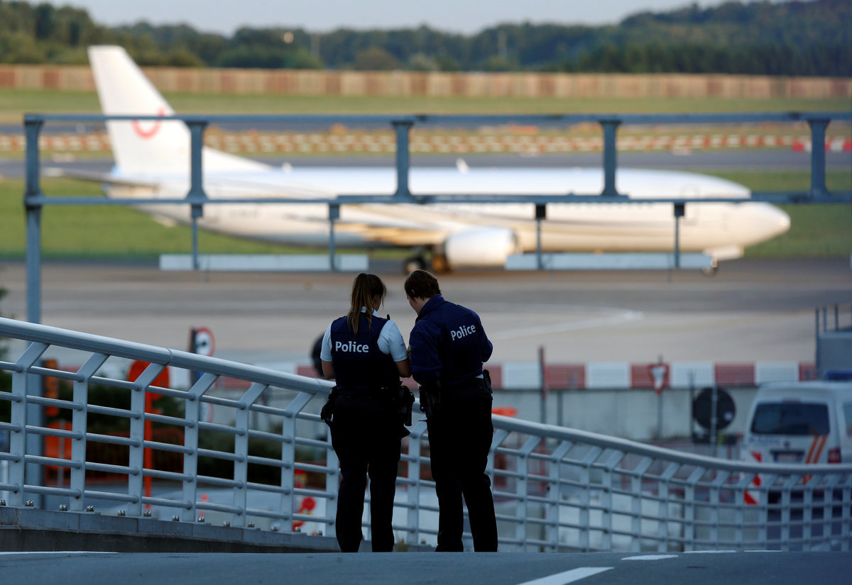 Το ένα από τα δύο αεροσκάφη που προσγειώθηκε στο Ζάβεντεμ / Φωτογραφία: Reuters