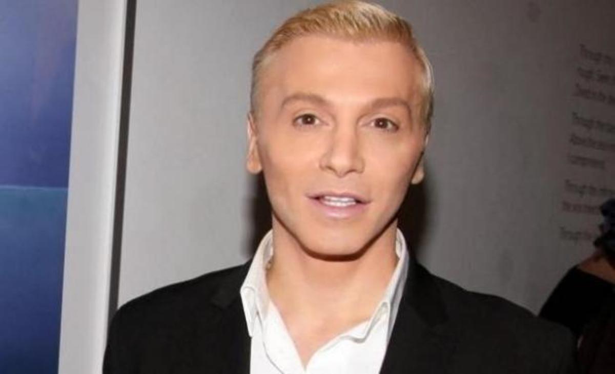 Το τρολάρισμα του Τάκη Ζαχαράτου στον Γιάνη Βαρουφάκη!