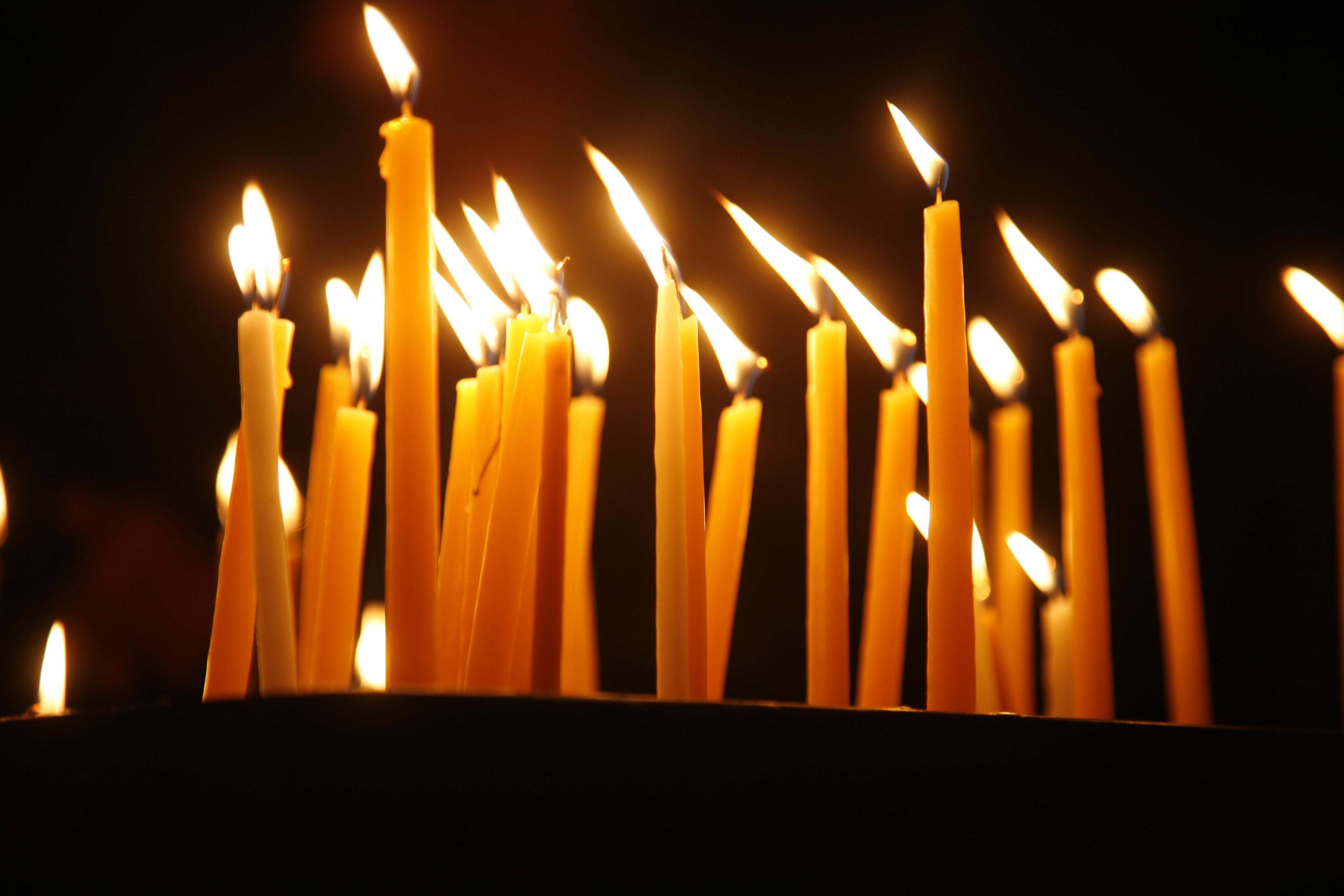 Ηλεία: Ορκωμοσία στο προαύλιο υπό το φως των κεριών!