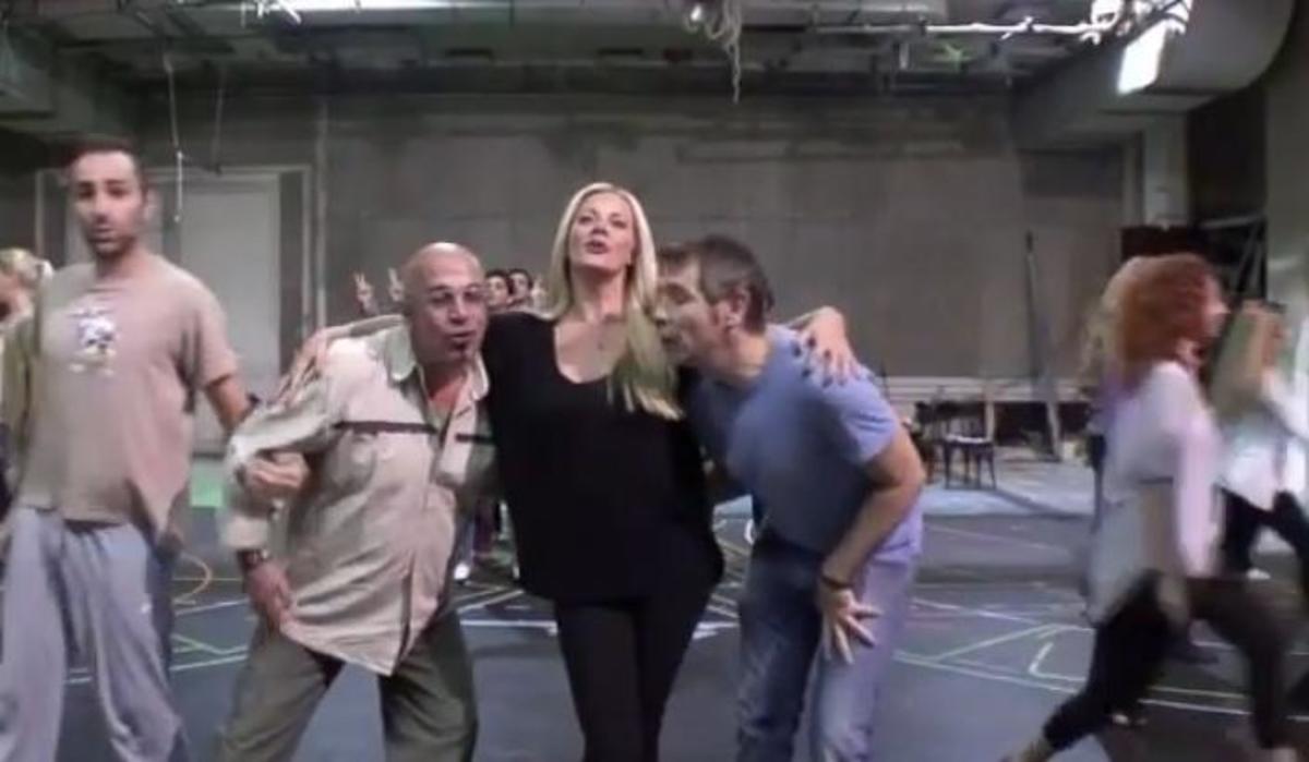Δείτε backstage από τις πρόβες της Ζέτας για το “Μερικοί το προτιμούν καυτό”!