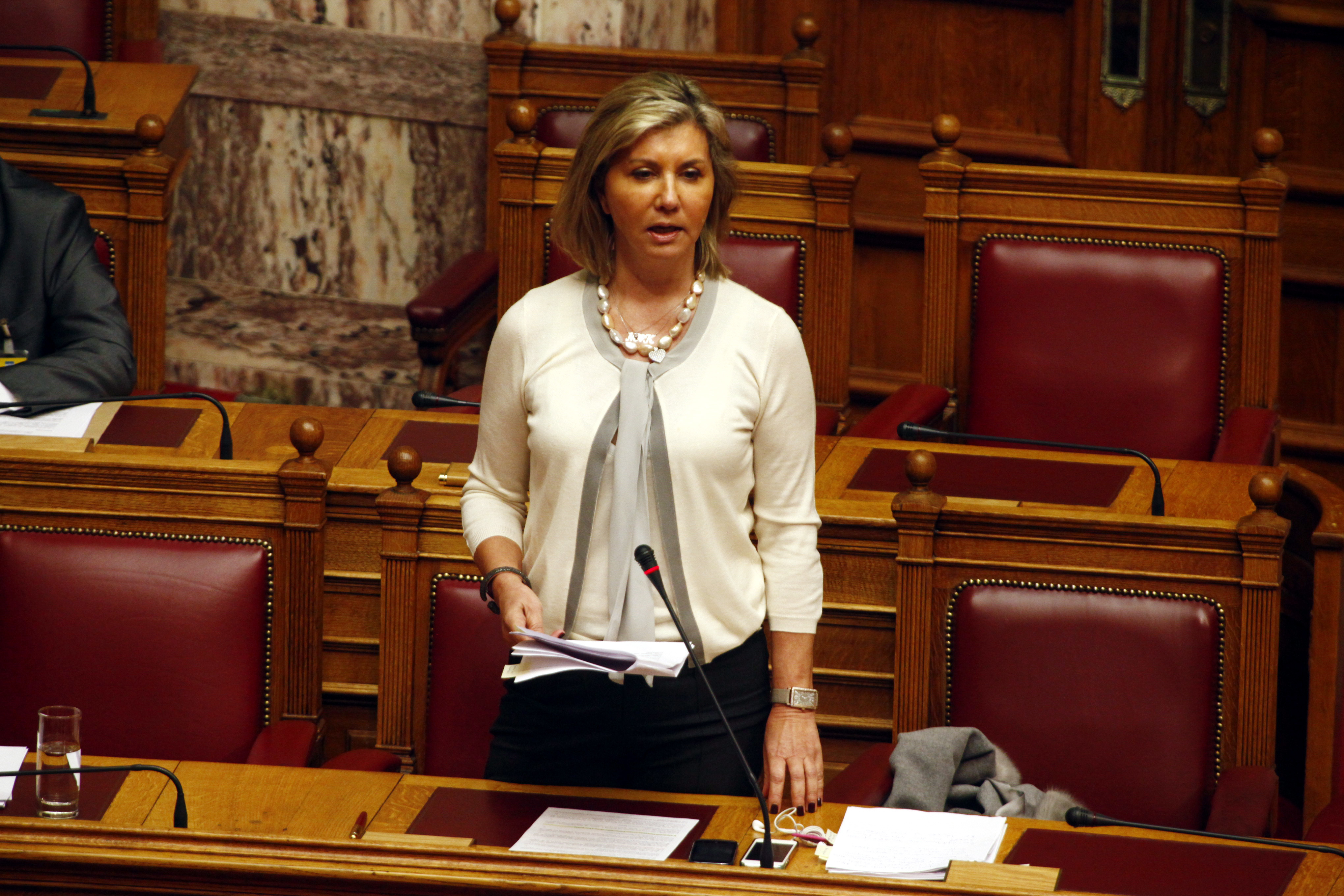 Η Ζ. Μακρή καταγγέλει: Κάπνιζαν μέσα στην εντατική νοσοκομείου της Μακεδονίας!