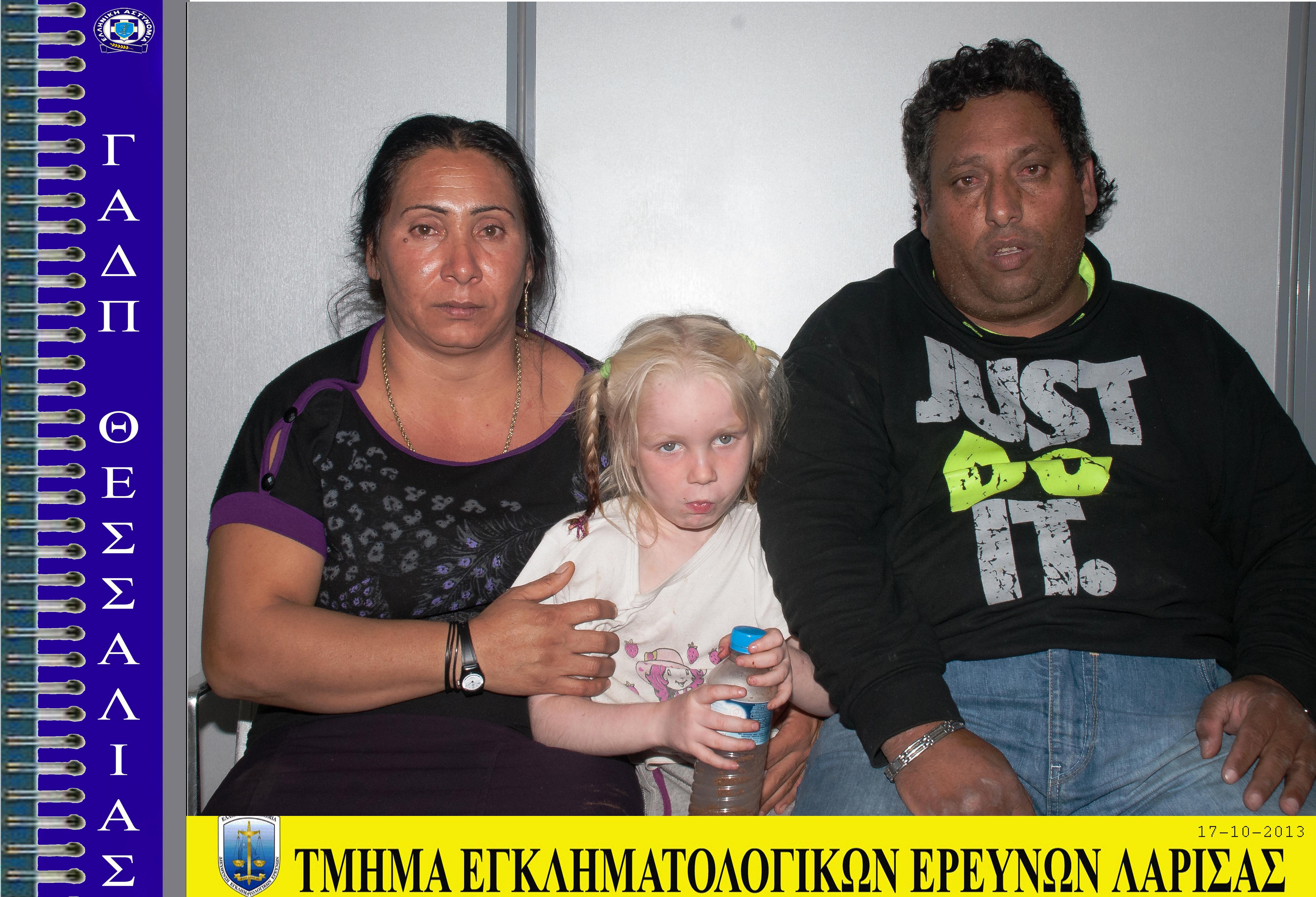 Φωτό από την ΕΛ.ΑΣ - Το ζευγάρι Ρομά με την 4χρονη Μαρία