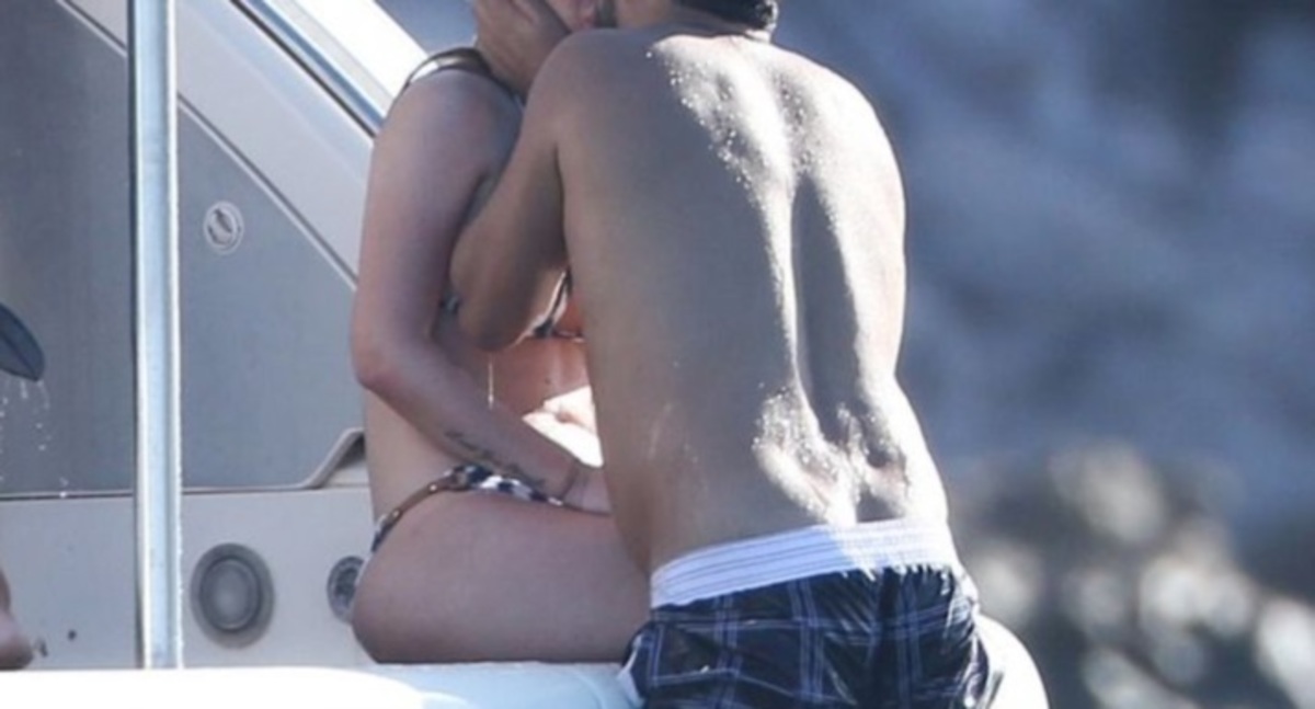 Πιάστηκαν στα πράσα μετά τον επεισοδιακό χωρισμό της! Καυτά φιλιά!