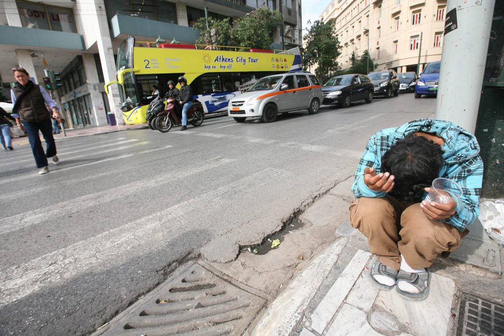 Εξαπατούσαν τους περαστικούς παριστάνωντας τους κωφάλαλους