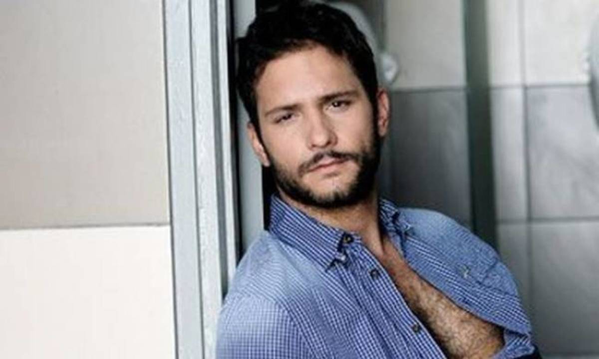 Ο Ζησάκης έκανε ντους στο ραδιόφωνο και η Ζαρίφη το ανέβασε στα social media