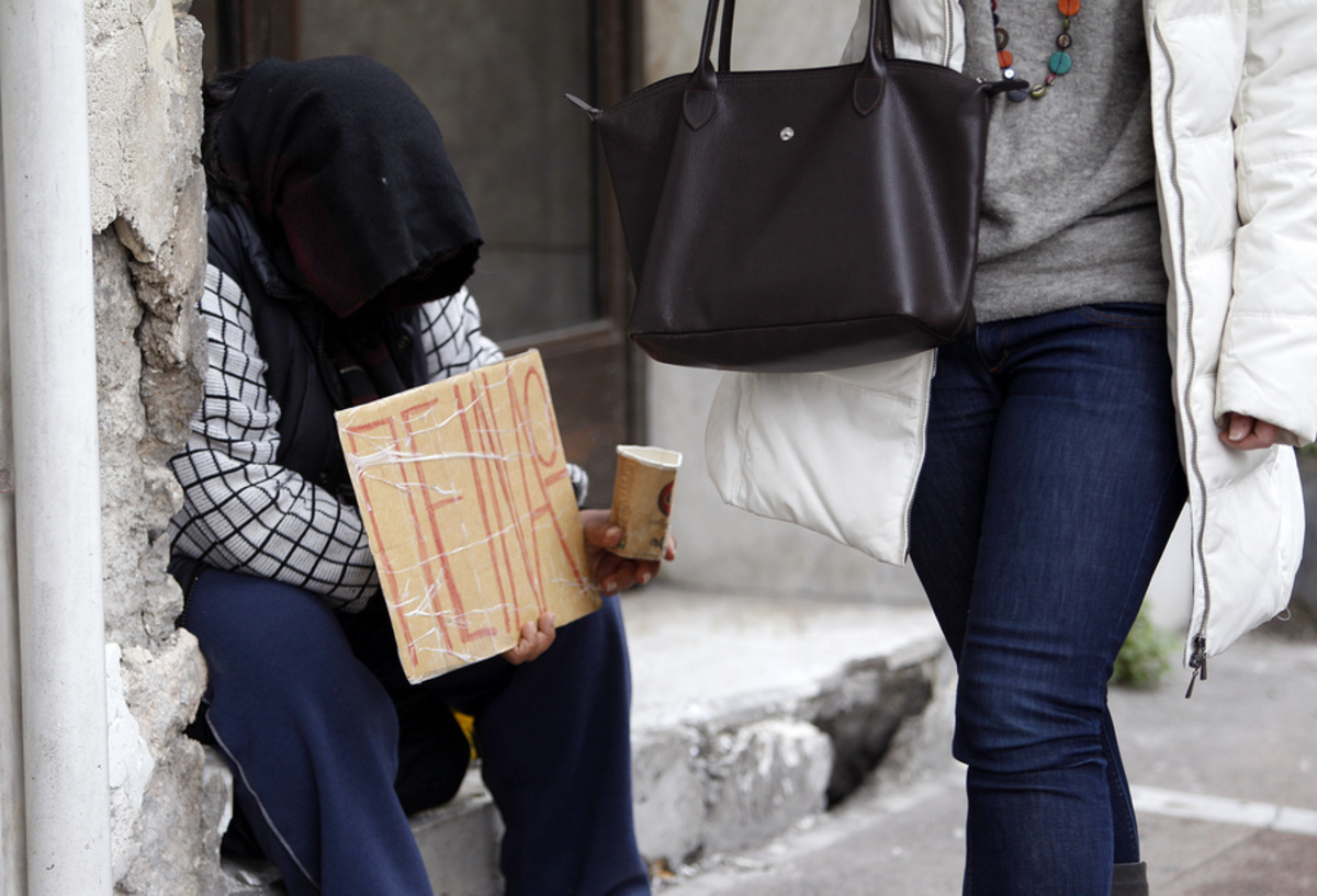 Αυτοί υπόσχονταν εργασία σε Ρουμανούς κωφάλαλους και τους έβγαζαν στη ζητιανιά! – Φωτό