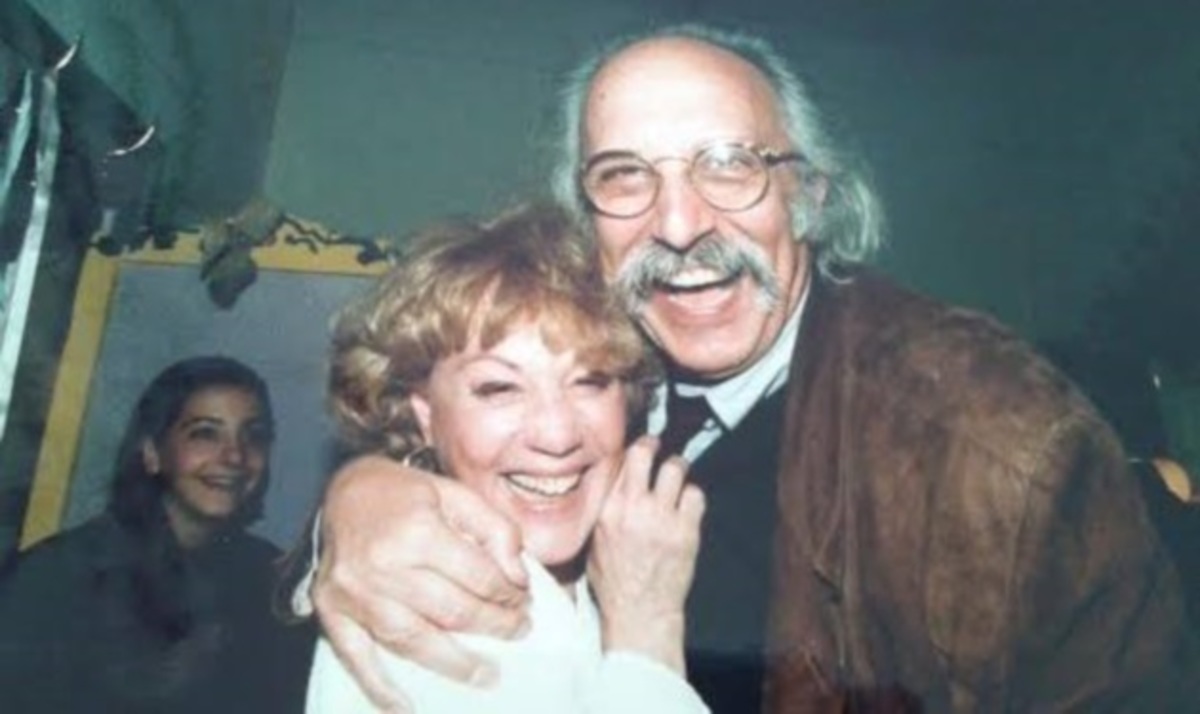 Η Ζωή Λάσκαρη μοιράζεται σπάνιες φωτογραφίες από τη ζωή της